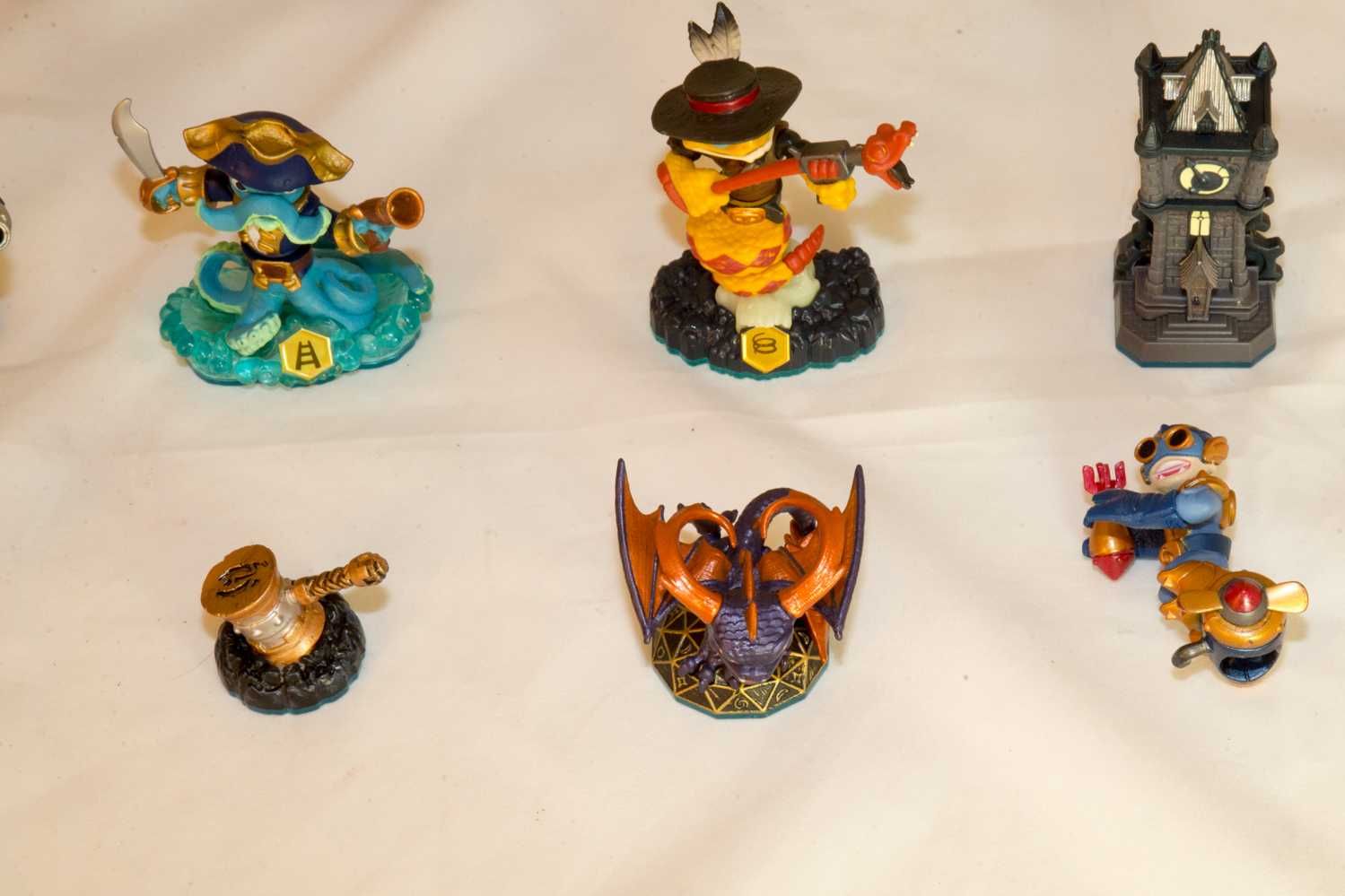 Conjunto Lote Skylanders 34 Figuras e Saco Original