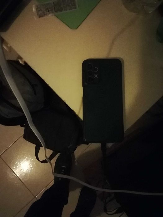 Samsung A23 5G - com capa de telemóvel - vidro ligeiramente riscado