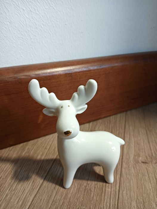 Renifer porcelanowy biały figurka ozdoba