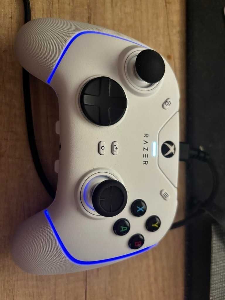 Pad Razer wolverine V2 Chroma