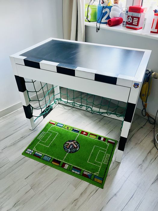 Biurko dla dzieci z szufladą bramka