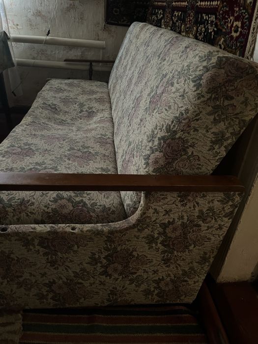 Диван під реставрацію / Ліжко односпвльне