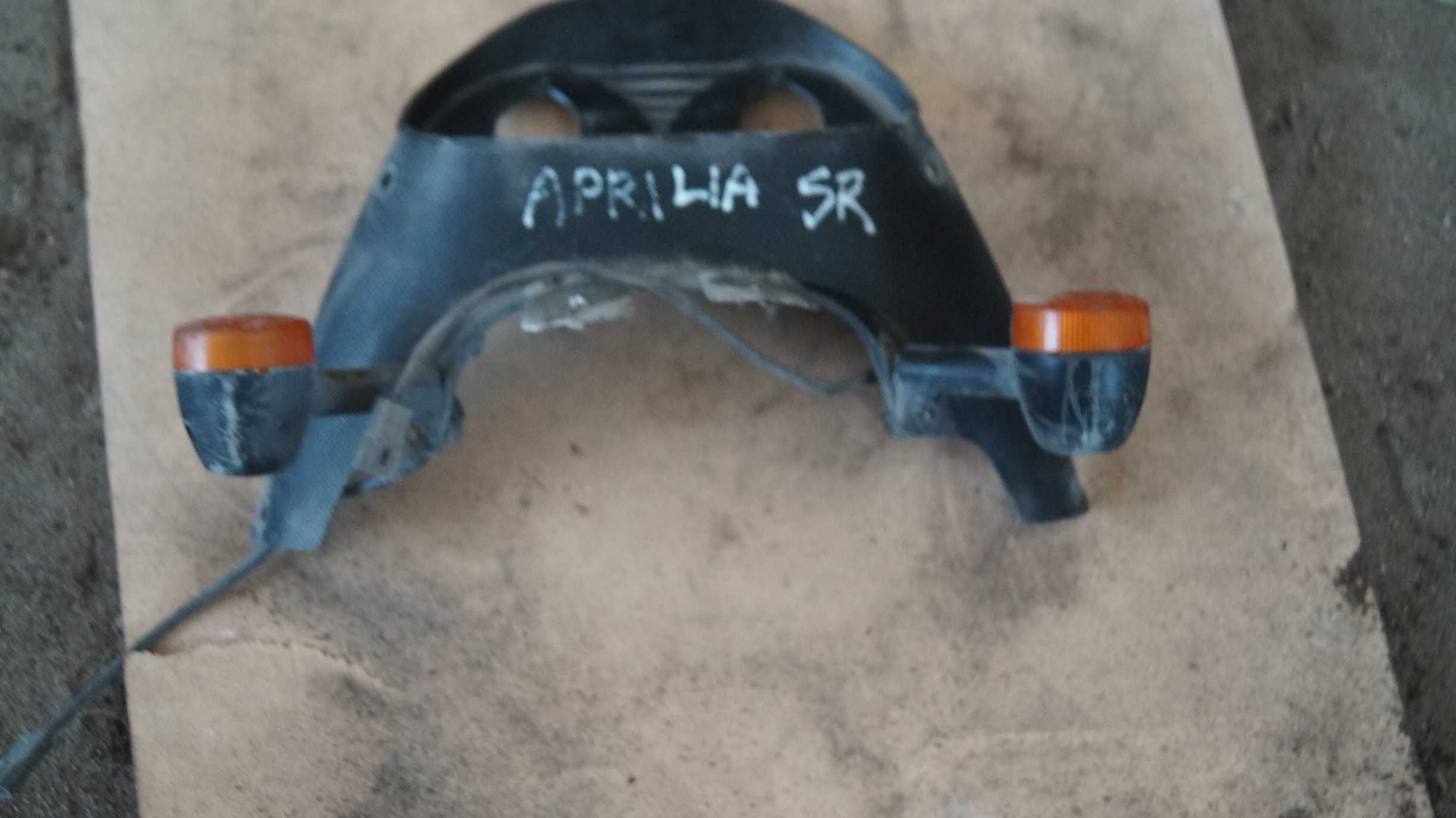 Aprilia SR obudowa lampy i kierunkowskazy tył oryginał