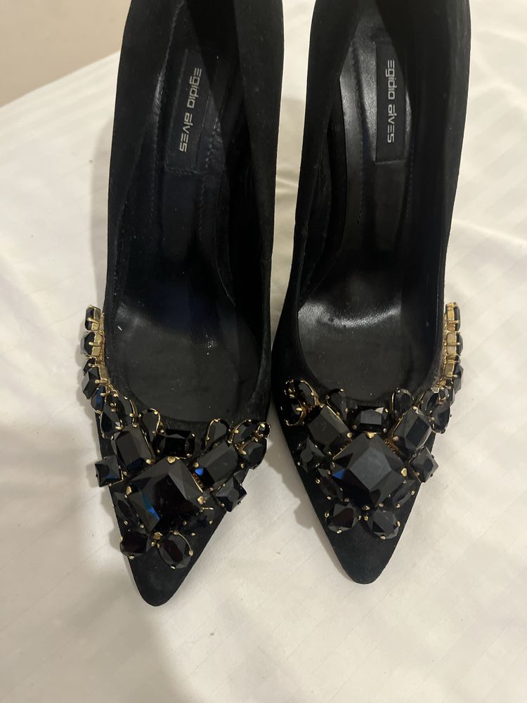 Sapatos pele camurca com cristais Egidio Alves