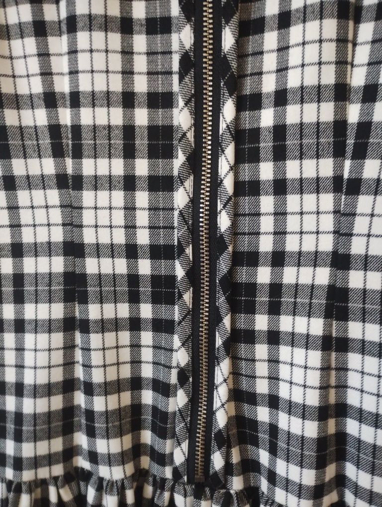 Sukienka z falbanami Simple