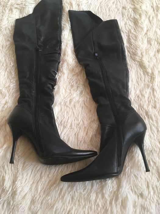 Чоботи на каблуку ботфорти