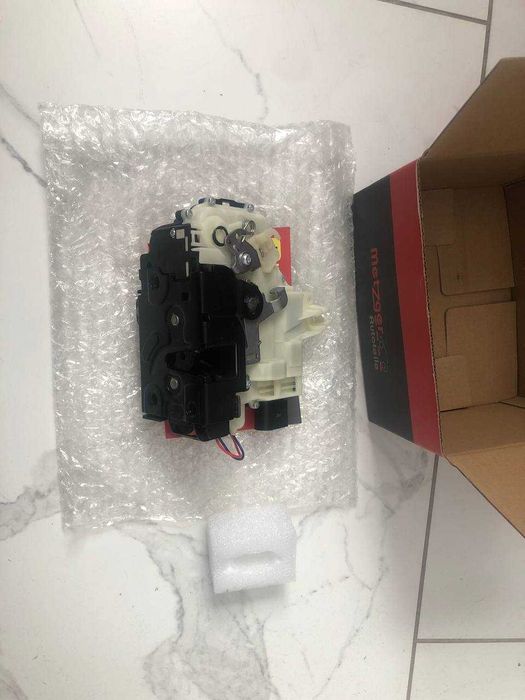 Замок двері водія передньої лівої  OCTAVIA PASSAT 3B1837015A MG2314049