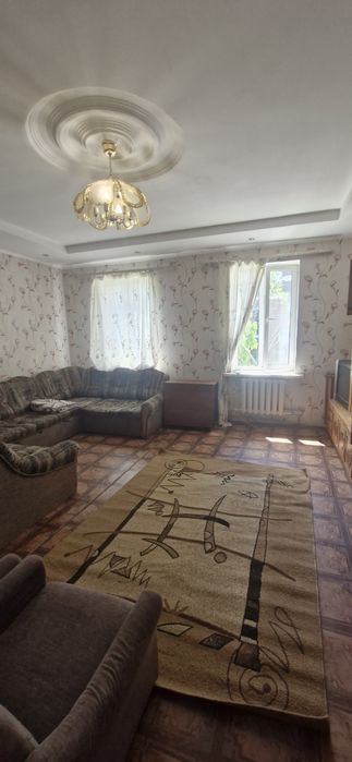 Полтава. 2ком с пакоместом 1эт 1эт дома 8000 и сч.рядом  Юракадемия .