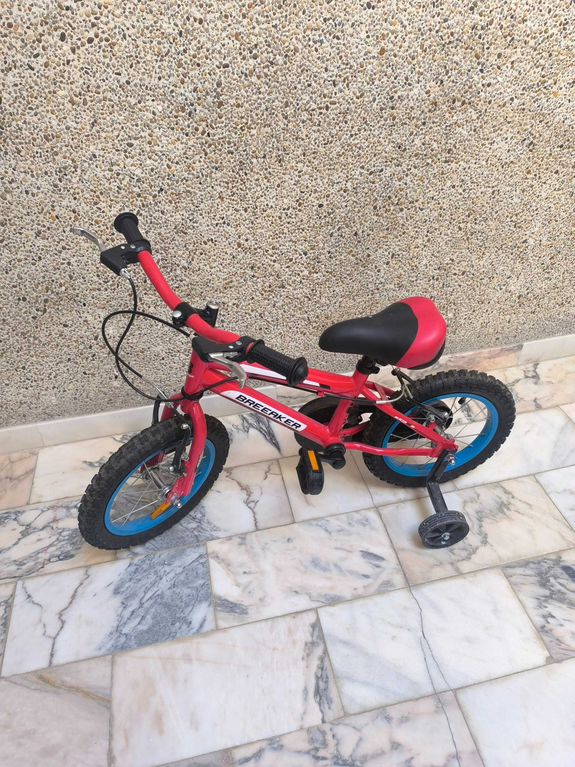 Bicicleta infantil com rodinhas laterais (3-6 anos)