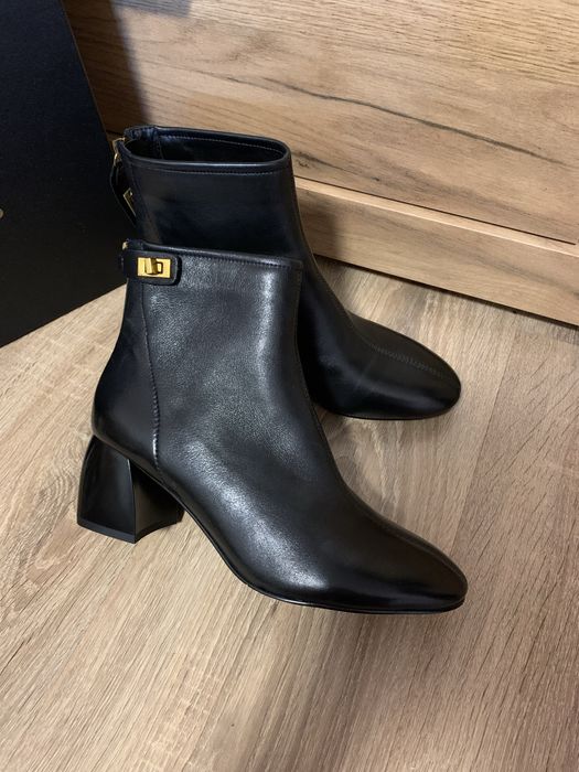 Нові черевички-ботильйони(37) натуральна шкіра