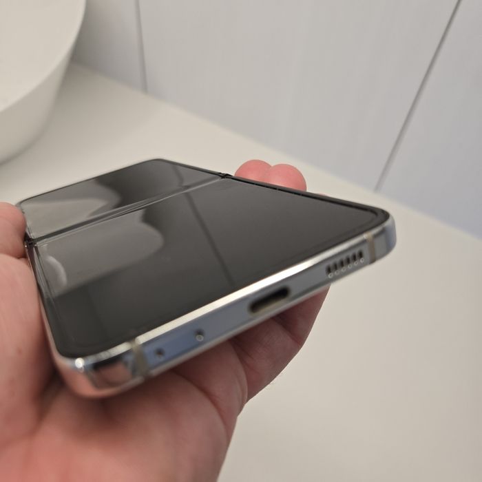 Smartfon SAMSUNG Galaxy Z Flip 5 8/256 GB 5G 6.7" Beżowy
