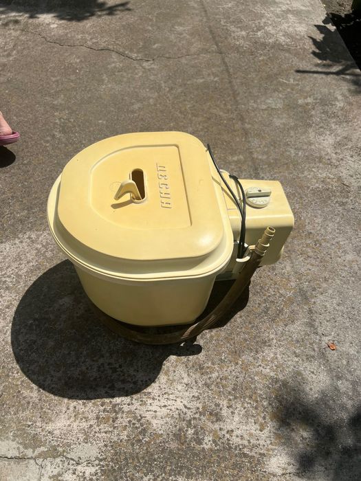 Продається пральна машинка б/у Малютка. В гарному стані!