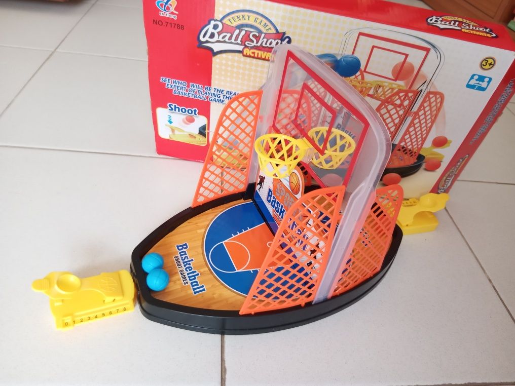 Brinquedo: Jogo de mesa basquetebol 2 jogadores com 3 bolas.