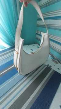 жіноча сумочка білого кольору