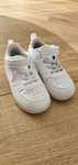 Nike buty dzieciece białe 25