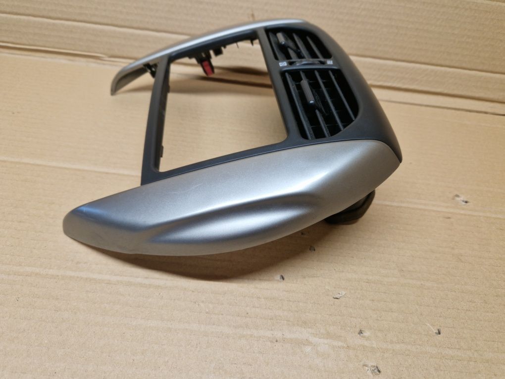 Ramka dekor maskownica radia panel środkowy Toyota RAV4 II lift