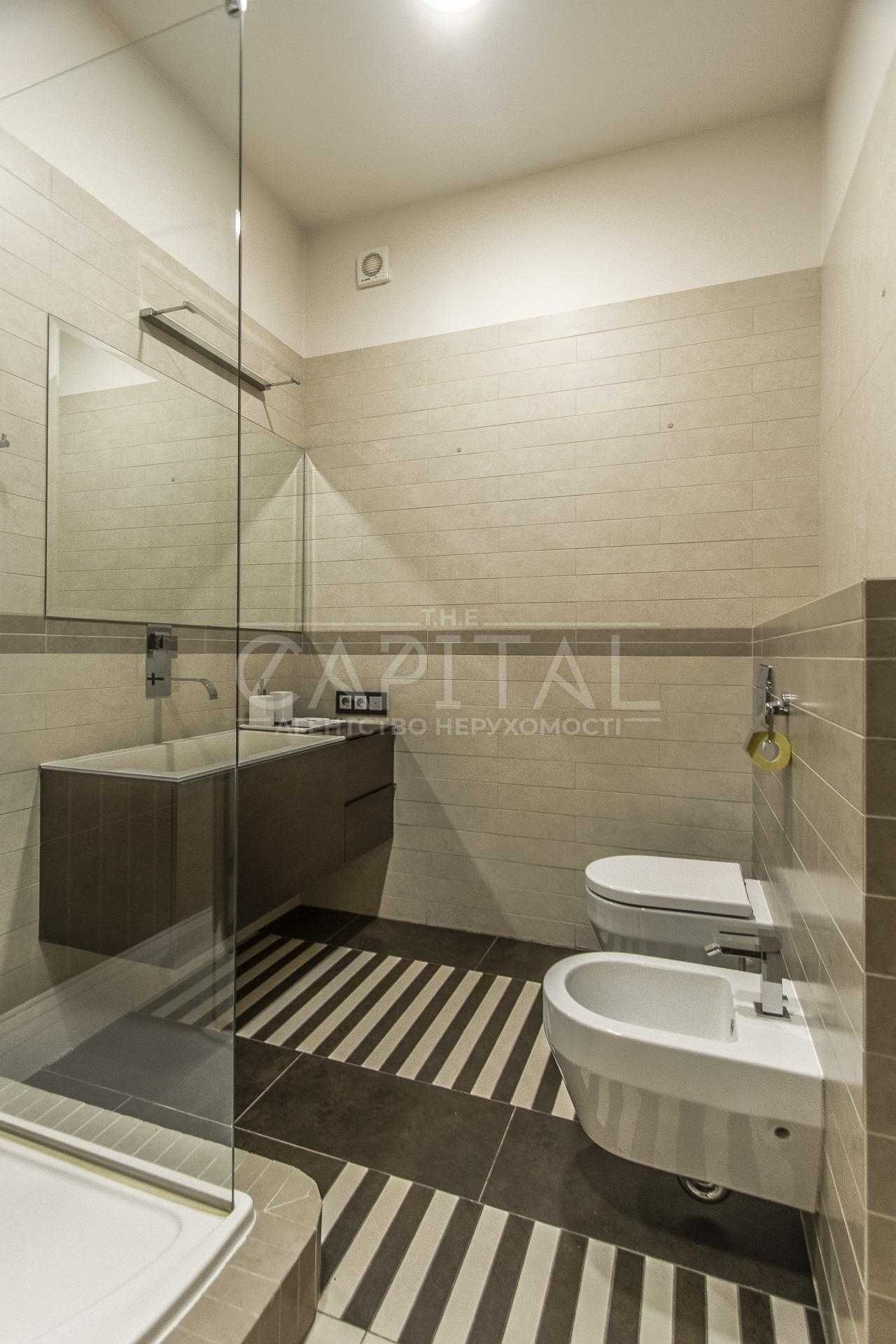Японський пентхаус 230 м² з каміном, паркінгом і кінотеатром (Поділ)