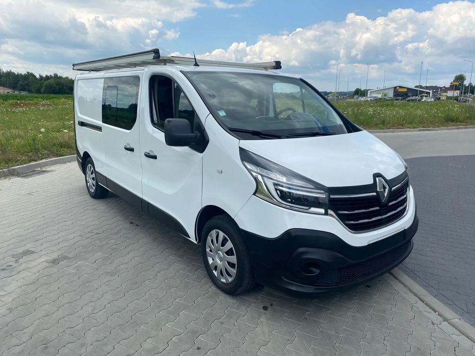Renault trafic  doka  6 osobowa     2,0 disel    lift