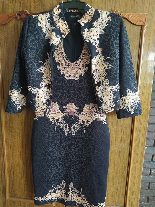 Продам костюм S.