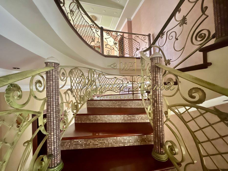 Продажа VIP дома 835 м2 по ул. Мичурина на Печерске.