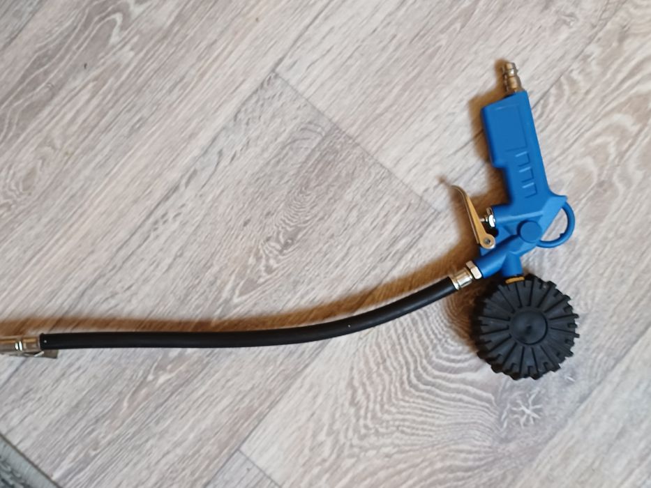 Пистолет для накачки колёс с манометром