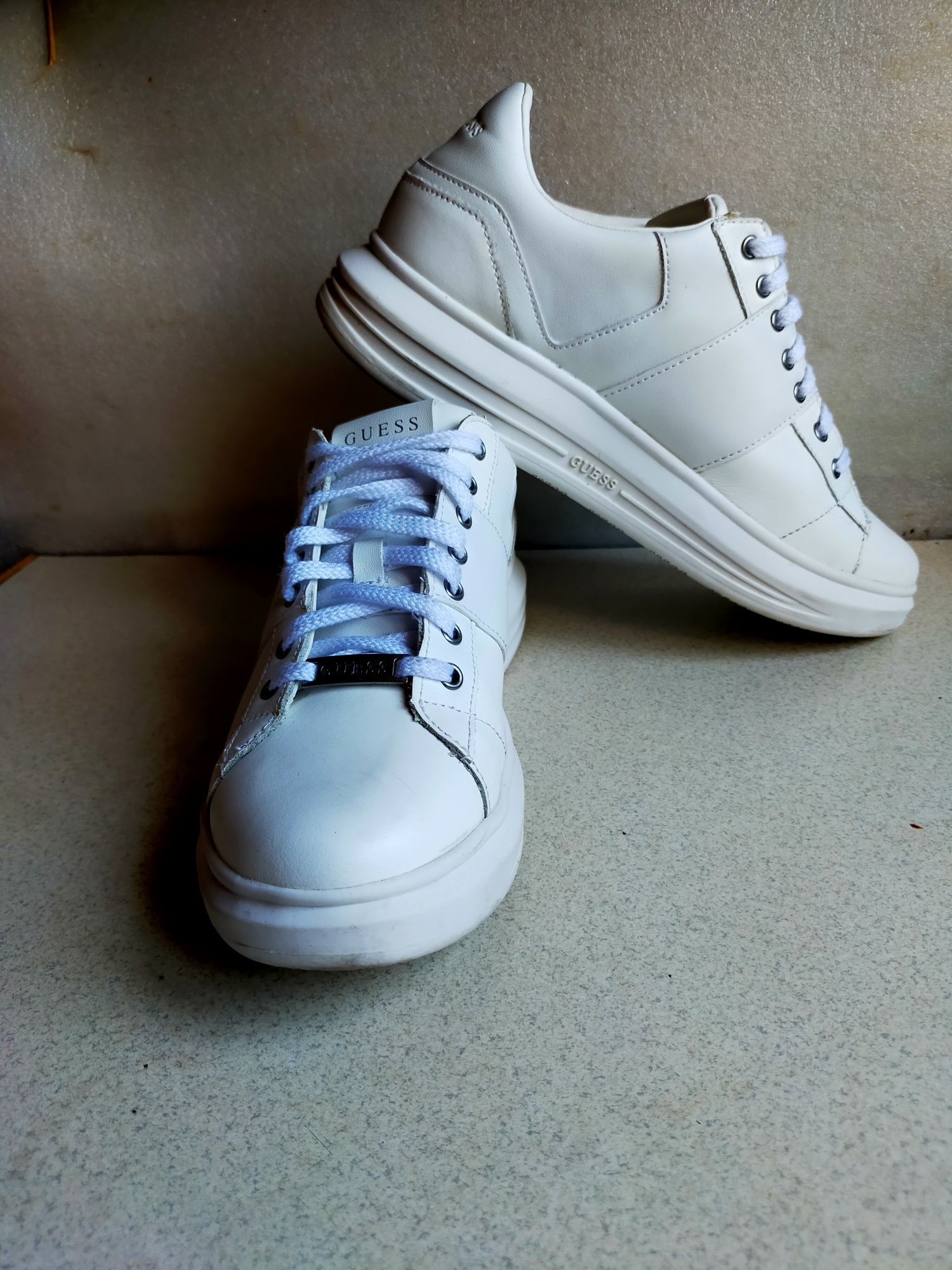 Buty Sportowe Guess 42