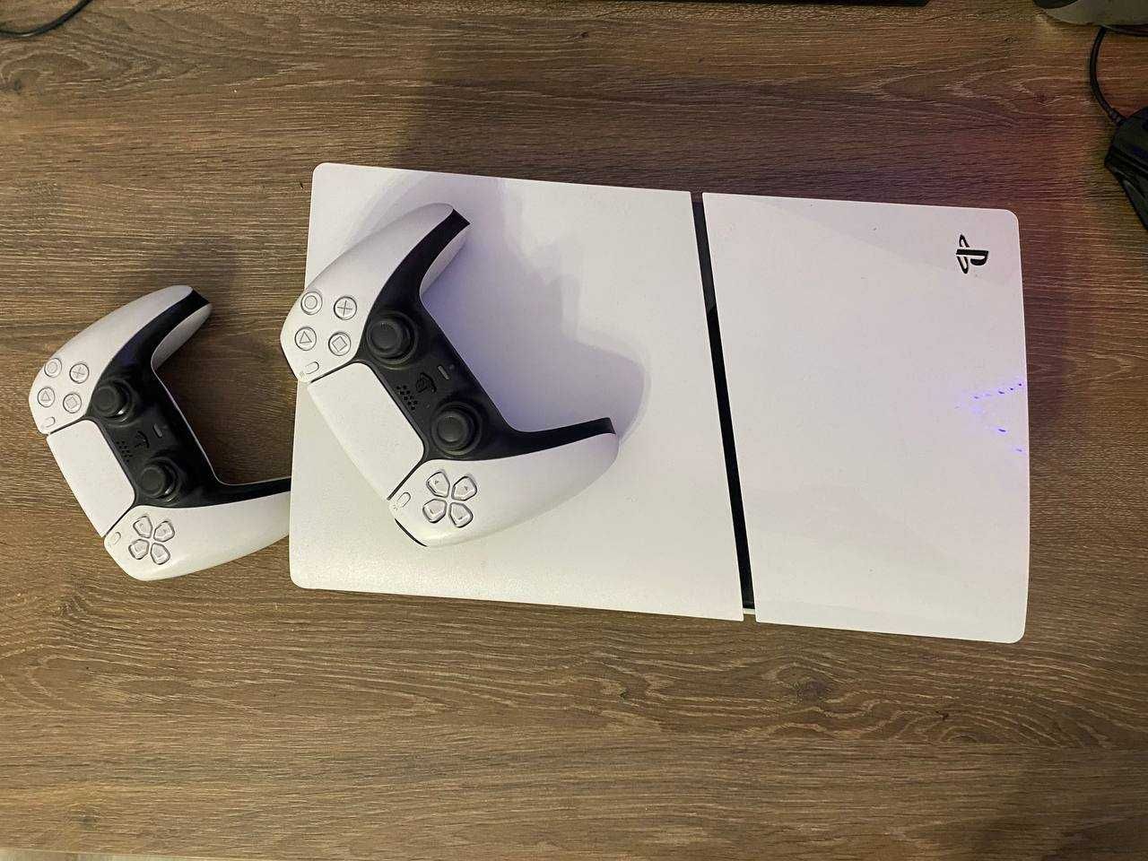 PlayStation 5 Slim z 2x DualSense + Karton, Stan Idealny