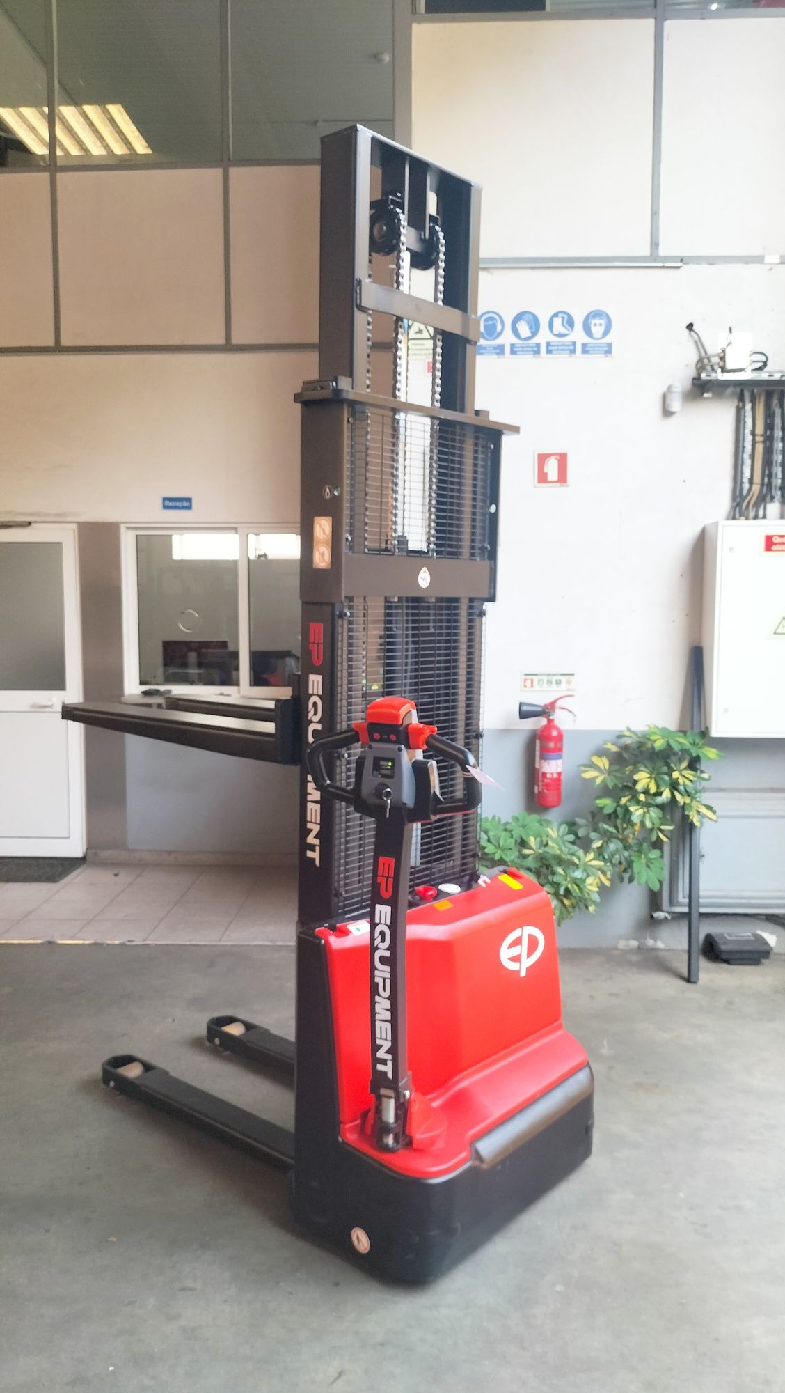 Empilhador / Porta Paletes / Stacker EP 1500kg , Elev. 3,5mt , Novo