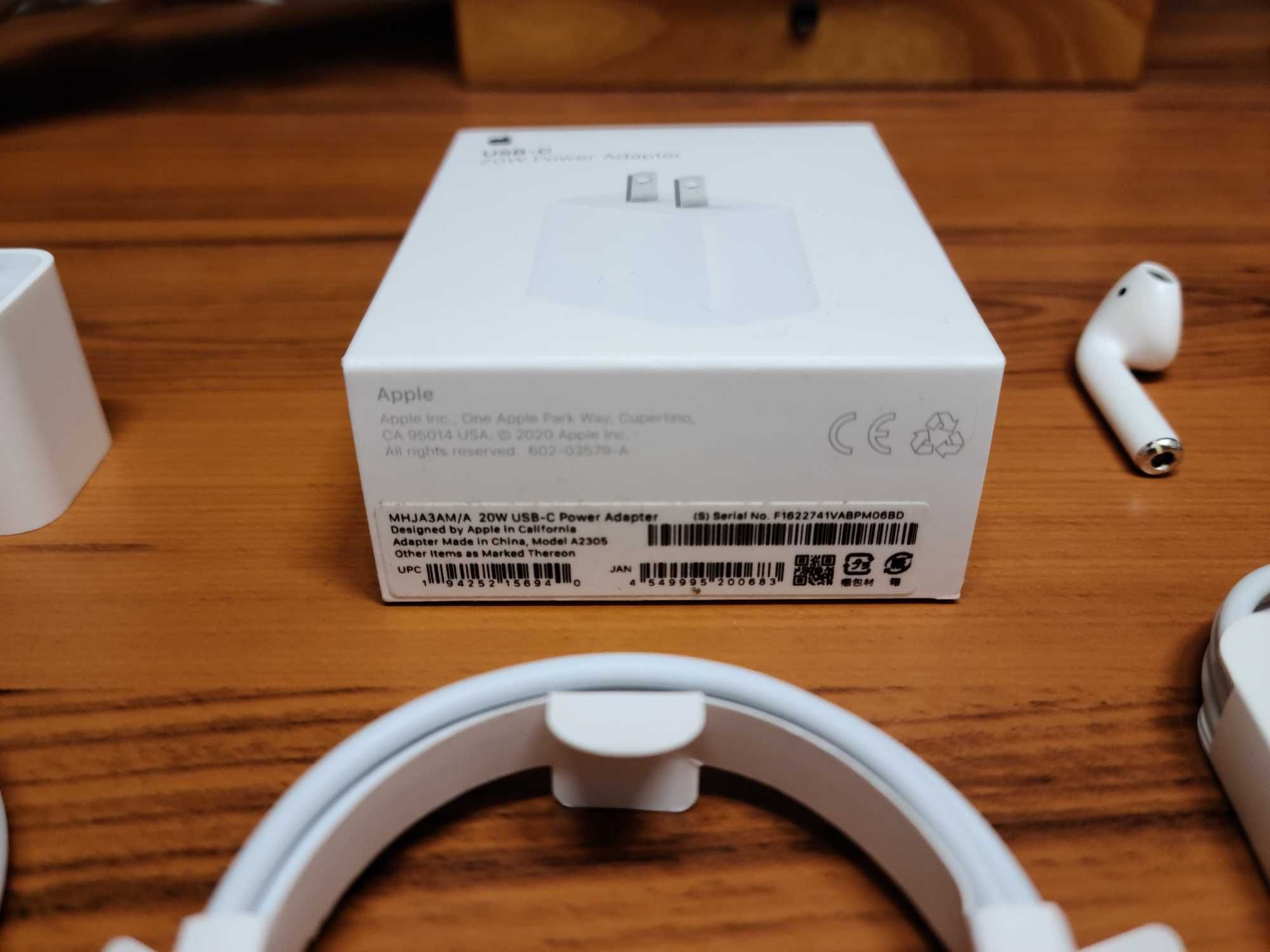 Оригинальные аксессуары Apple 20W Lightning Type-C Watch AirPods