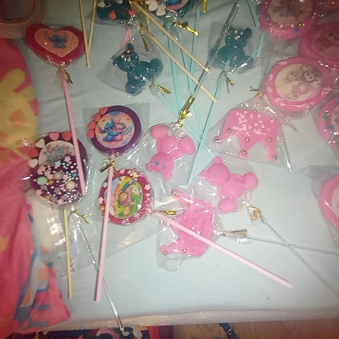 Lizaki na tort  " Labubu " ozdoba tortu muffinek