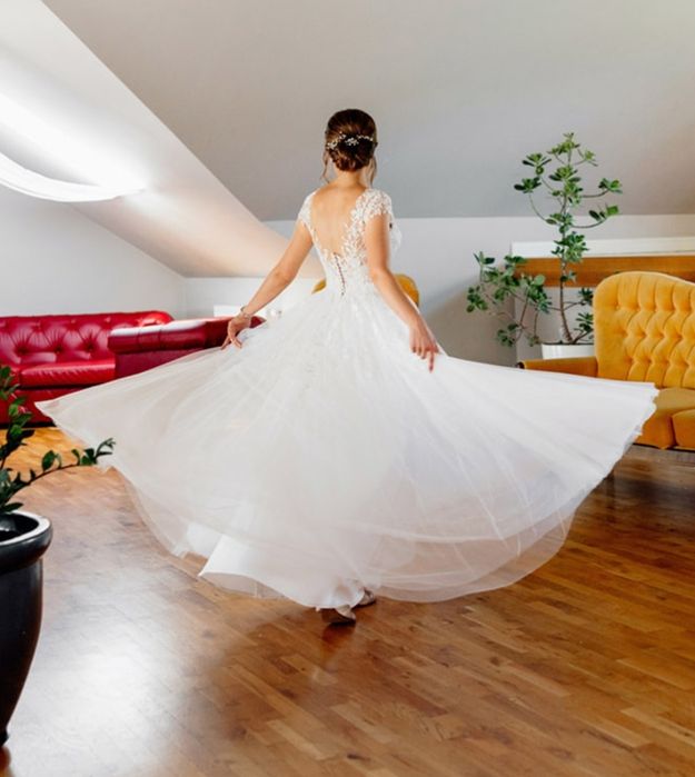 Piękna suknia ślubna księżniczka literka A koronka tiul klasyczna 36 S