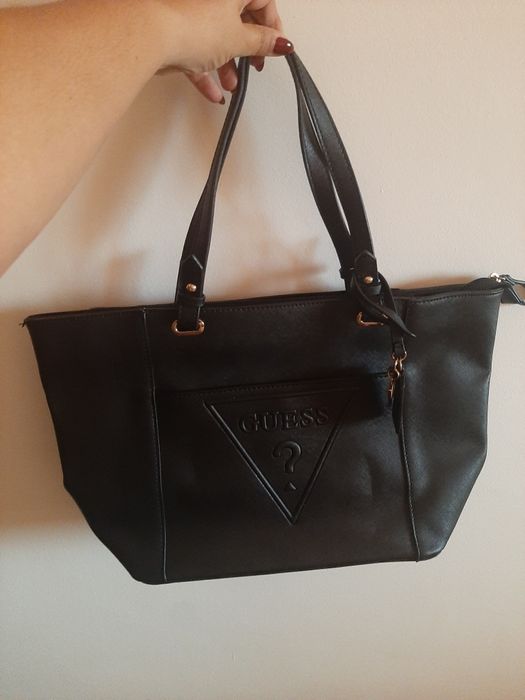 Mala de senhora em preto. Guess