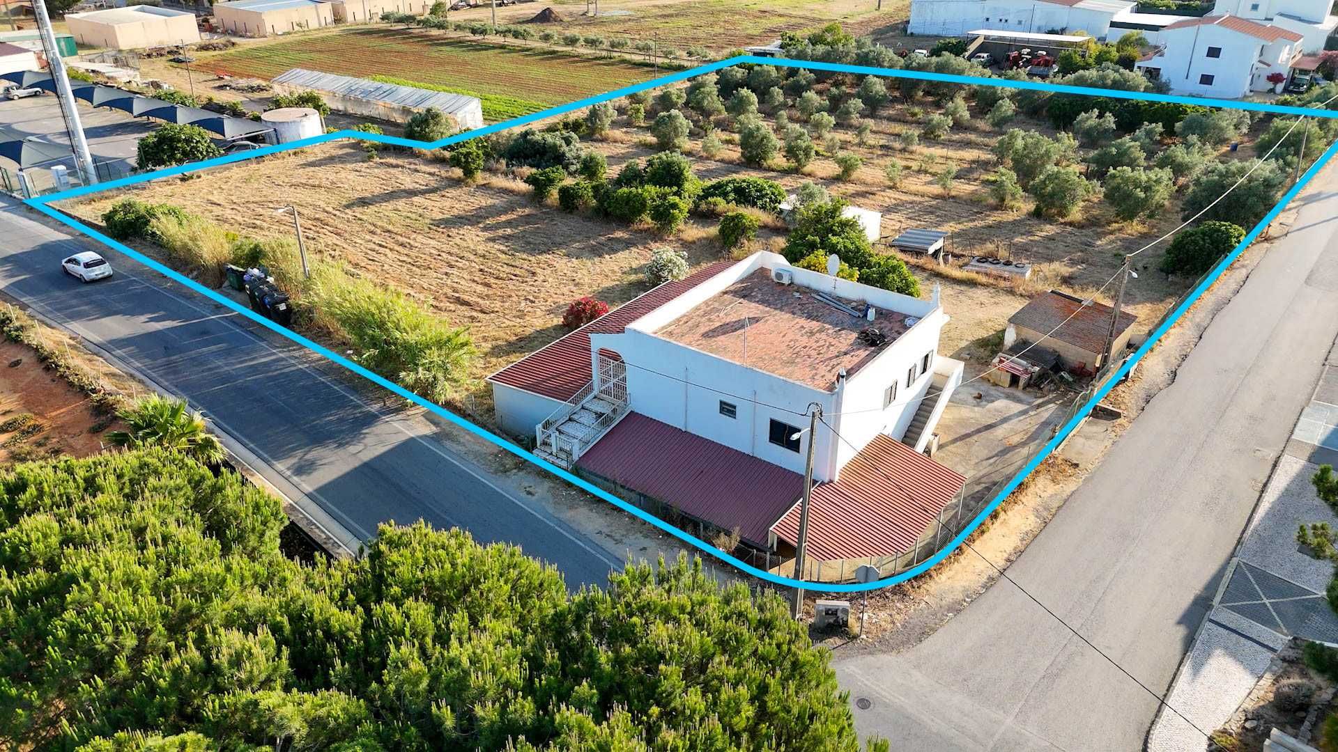 Moradia T2+1 com terreno industrial – Ideal para habitação ou férias