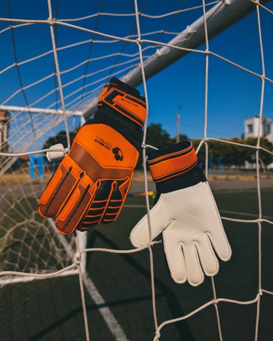 Вратарские перчатки футбольные/футбольні Рукавиці воротаря