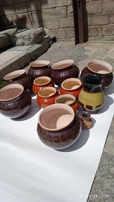 Горшки из обожженной глины.