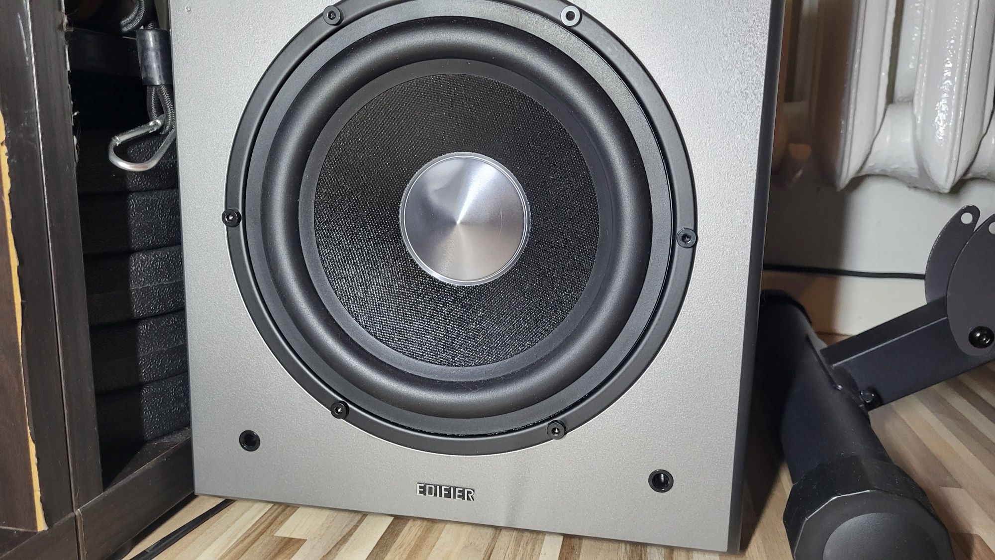 Subwoofer aktywny domowy  EDIFIER T5.