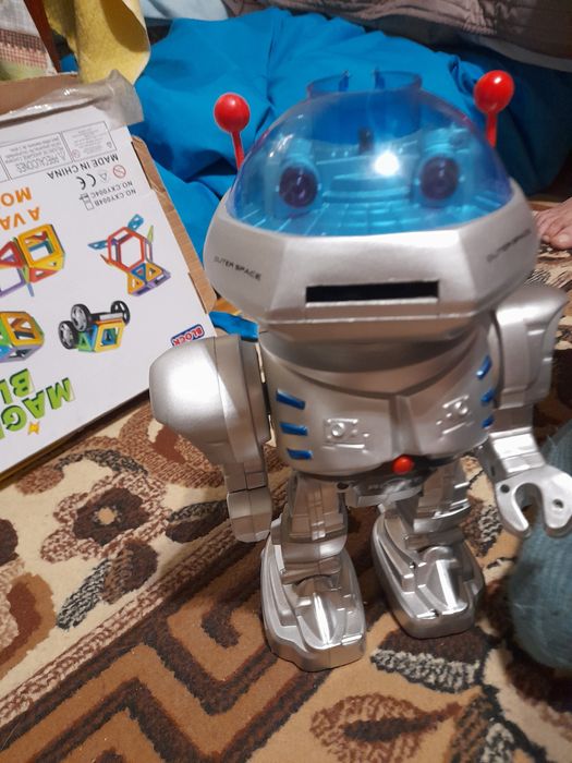 Робот на пульте управления