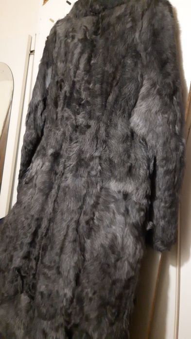 Серая шуба из козлика, и норковая шуба из  кусочков.