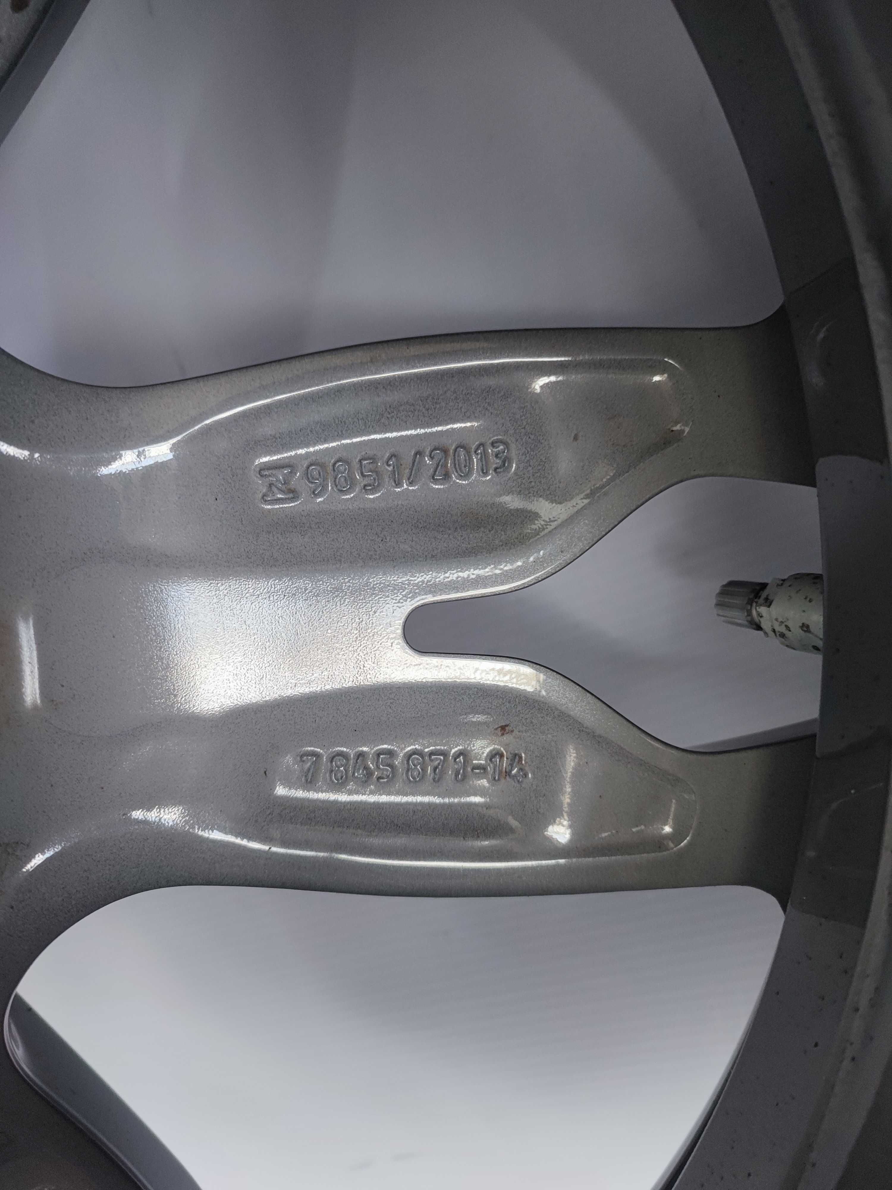 Koło felga BMW Seria 1 F20 8J ET52 18" 5x120 245/35/18