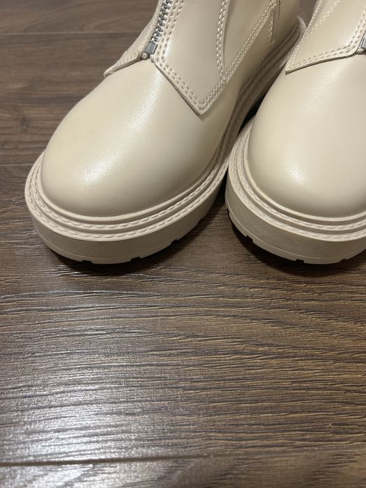 Kremowe buty botki jesienne zara 32