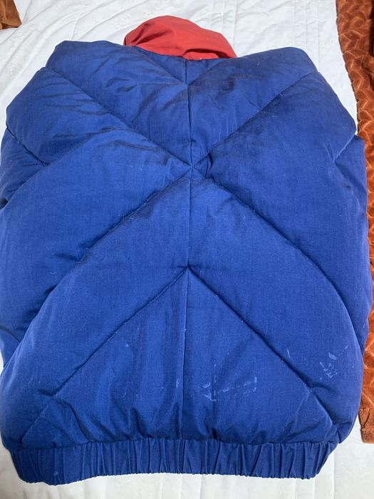 Kispo de penas de cor azul