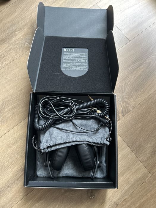 Słuchawki studyjne AKG K371 komplet jak nowe