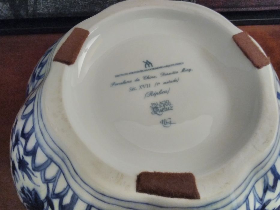 Jarrão de faiança réplica exposta Palácio Queluz século xvii