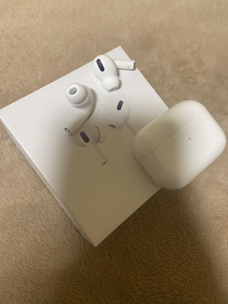 AirPods Pro Wireless Charging Case