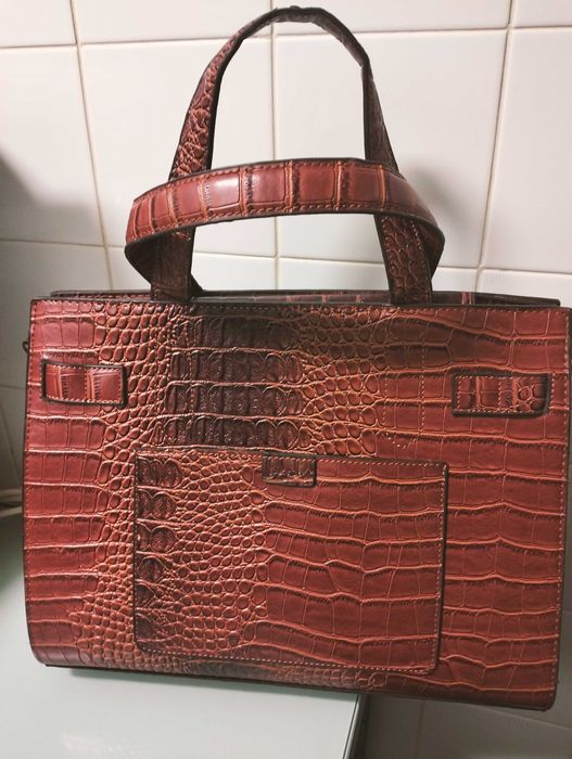 Vendo carteira lindíssima praticamente nova