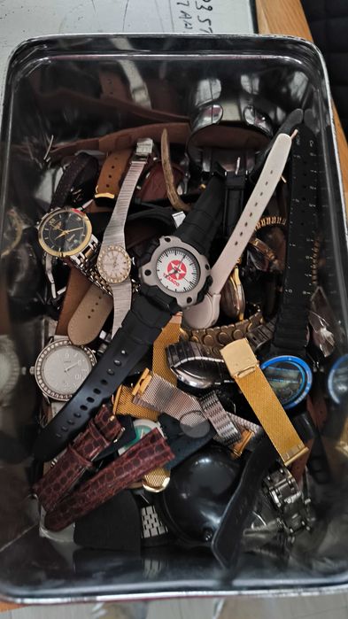 Mix zegarków na baterie