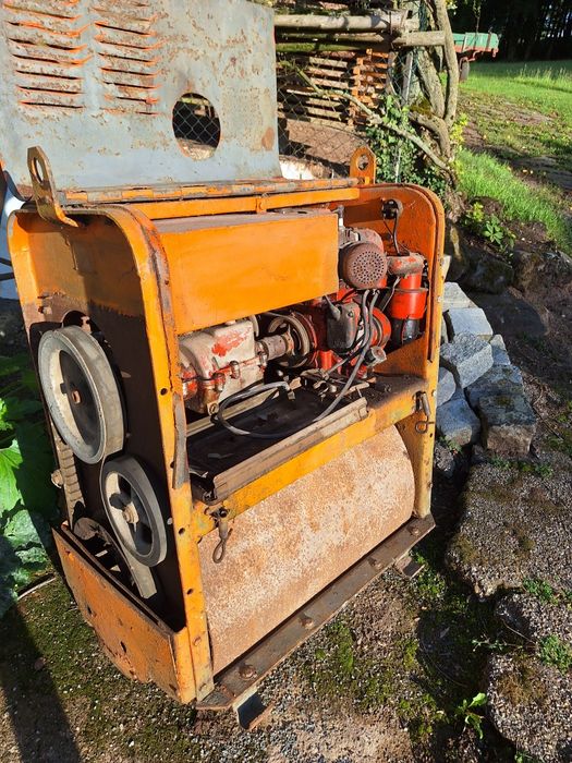 Walec ogrodowy spalinowy WISCONSIN