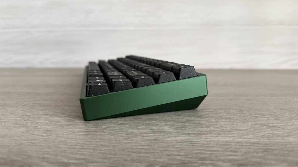 Qwertykeys Neo 65 кастомна механічна клавіатура три режими карбон мідь