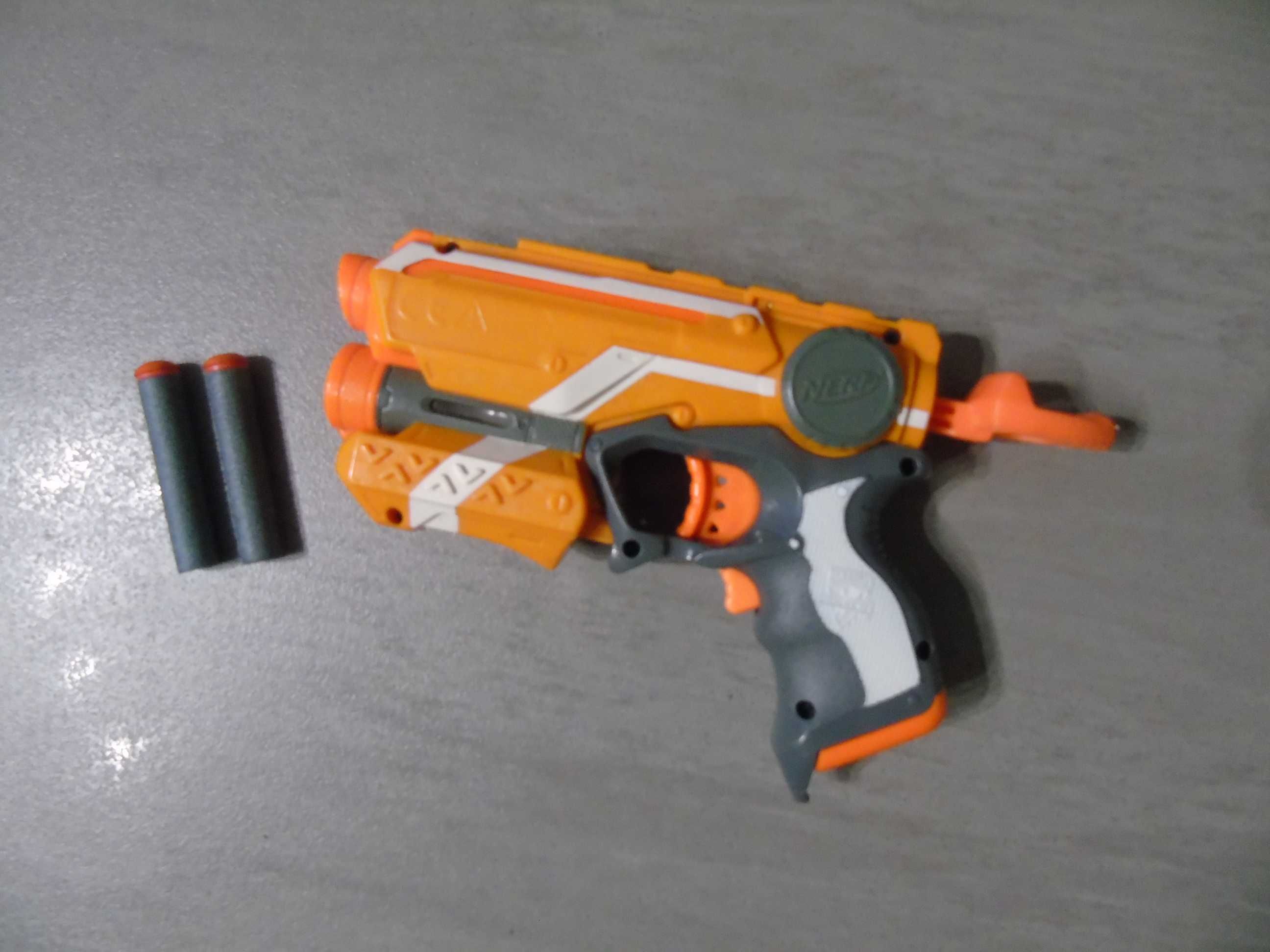 pistolet Nerf Elite z laserowym celownikiem