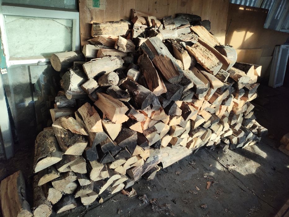 Продам дрова рубані з сарая в мішках